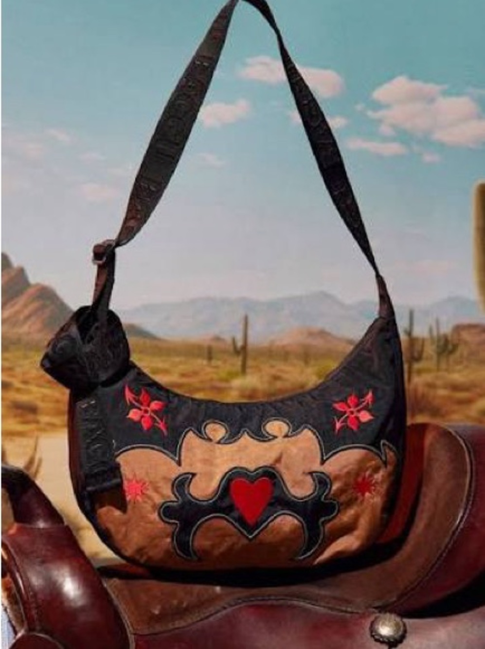 BAGGU Western crescent Brown and Black Shoulder Bag with Red Heart Motif - Picture 1 of 2